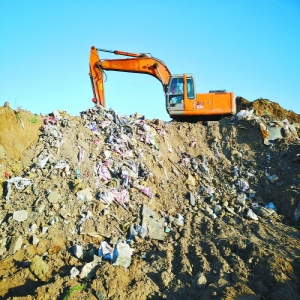 偷倒渣土乱象调查 疯狂的黑渣土场