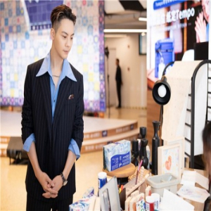 陈伟霆与粉丝暖心互动提前“过七夕”