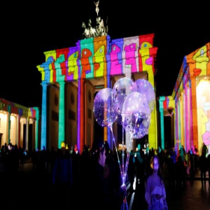 德国柏林灯光节持续举行 斑驳陆离如梦如幻