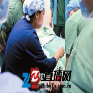 2岁女童眉骨戳进剪刀 幸运的是女童手术很成功并无危险