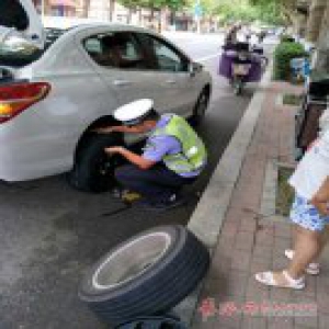 驾车途中被交警拦下 网友发朋友圈说遇见“最美交警”