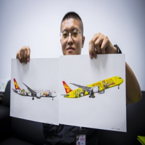 海口：小伙105天手绘70架飞机 用画笔勾勒梦想