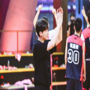 李易峰《这就是灌篮》三分绝杀 喜提外号“李大腿”
