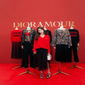 Angelababy反季节穿搭 演绎爱情与生命的热情