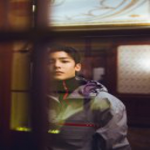 侯明昊受邀出席品牌活动 完美诠释时尚运动少年气质