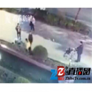 两女子找工作遭打 让发性感照:身材越好工资越高