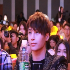 陈奕天当评委兼职表演嘉宾当场表演 网友：说的太幽默了