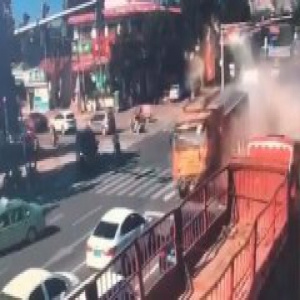 青州发生车祸多辆车相撞 官方通报：无人员死亡