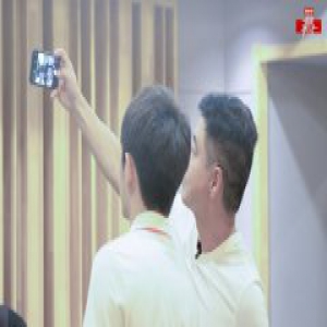 《我家那小子》武艺遭爸爸吐槽 父子吃外卖欢乐多