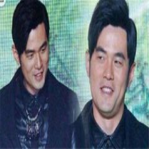 周杰伦双下巴引关注 网友：比魔术更吸引人