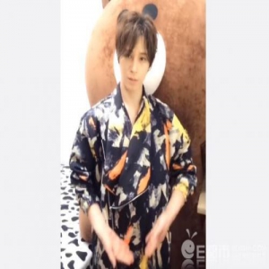 陈奕天精分跳《不要裙子》舞 陈奕天又竖呆萌二次元形象