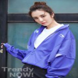 王晓晨诠释个性女王街头美学 有颜有型酷帅性感