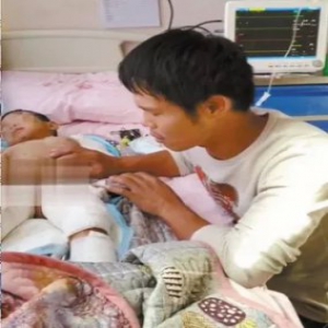 心疼！河北4岁男童独自在家遭自家狗撕咬，全身多处撕裂伤