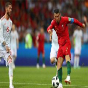 C罗帽子戏法逼平西班牙 上演单骑救主的好戏