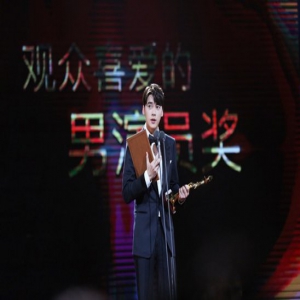 2018金鹰节李易峰获“观众喜爱男演员”“最具人气男演员”双殊荣