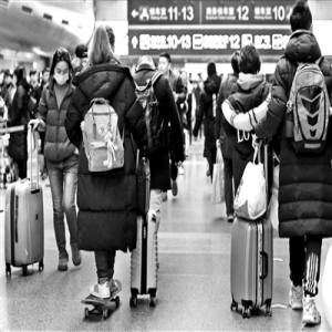 铁路今起进入春运高峰期 北京三大火车站今天将发送旅客近50万