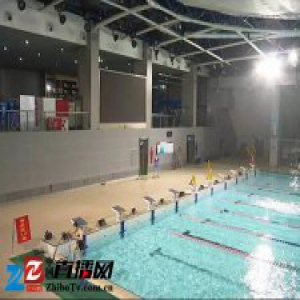 生扮女装进泳池 被机智的工作人员发现报警现已被依法拘留