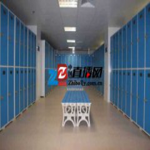 男生扮女装进泳池 多次进出偷窥 警方已经通报