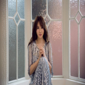 晶女郎孟瑶甜蜜献唱《董先生》