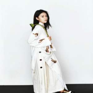 王子璇中国风中秋写真曝光 率性潇洒如人间仙子