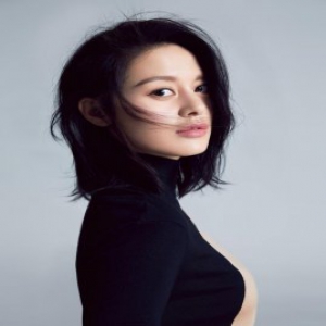 王力可最新写真彰显慵懒风格 “氧气女神”唱响正能量赞歌