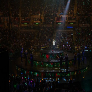 演艺圈星光闪闪扮迷哥迷妹 齐聚刘德华演唱会