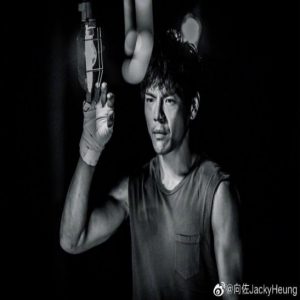 14人围殴!向佐自曝曾遭霸凌怎么回事 经常被罚，捡树枝、捡垃圾