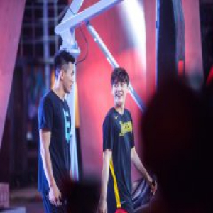 李易峰《这就是灌篮》耿直再现 “戏精”上身综艺感max