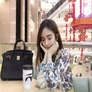 斗鱼网红主播苏梓夏酷似杨幂 多领域绽放璀璨光芒