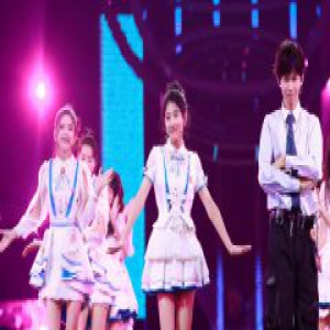 李艺彤领衔SNH48空降“明日之子”演绎神曲《2018脑瓜疼》