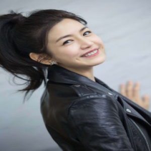 陈妍希《快本》变“陈八岁” 甜笑奶音全方位逆龄生长