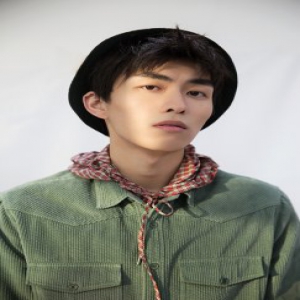 王钰威冬日写真曝光 活力诠释阳光大男孩