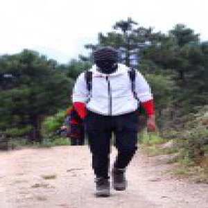 行走中的“楚王”陈坤 全脸防晒有点萌