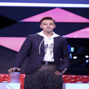 罗杰反差萌引陈伟霆惊叹 battle赛地板动作A爆全场