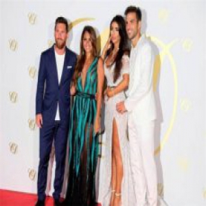 梅西参加小法婚礼 阿森纳前队友也到场祝贺