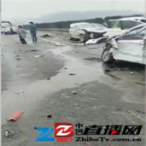 四川银昆高速岷江二桥9车相撞 致9人受伤