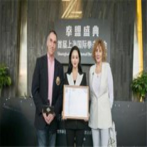 冉莹颖担任WBC主席 网友：邹市明娶到宝了