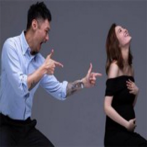 余文乐太太写真曝光 和余文乐亲密互动羡煞旁人