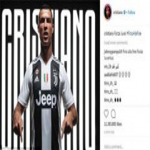 C罗抵达北京 故宫午门前花式颠球