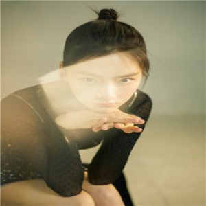 任敏出席时尚盛典 优雅混搭性感颠覆“易遥”观感