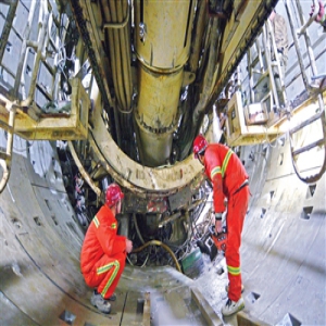 天津地铁4号线建设者不打年盹儿 全力推进隧道盾构施工