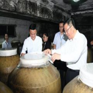 连见五位非洲总统后 马云率队夜访茅台镇