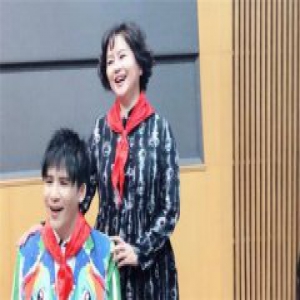 大张伟鞠萍再同框 时隔20年变化真的很大！