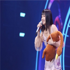 王乃迎甜美外形配魔性嗓音嗨爆舞台