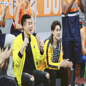 《这就是灌篮》易建联重返灌篮 郭艾伦惨遭球员虐