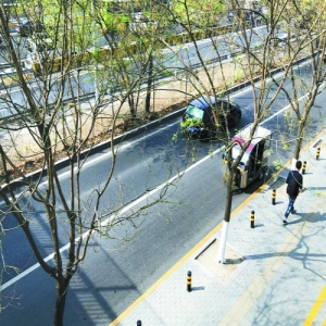 载人逆行 占道揽活 这儿的摩的该管管了