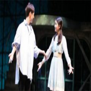 何炅多多话剧彩排 孙莉发文感慨