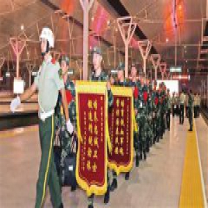 武警天津总队迎来首批百余名武警新战士