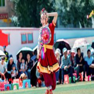 优我女团强巴央珍亮相热巴艺术节 精彩独舞受瞩目