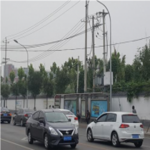 东北旺中路高压线下设车站有点悬